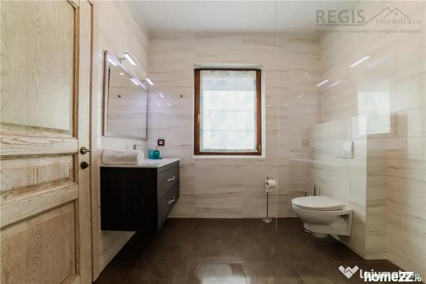 Casă cu 5 camere cu Teren 808 Mp în Noua