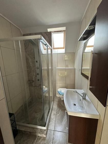 Casă individuală cu 5 camere cu Canalizare în Tăuți