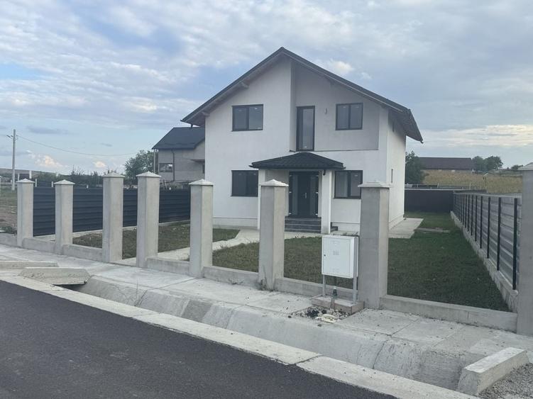 Casă cu 4 camere în Central