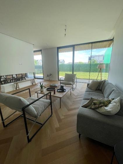 Duplex cu 5 camere cu Canalizare în Central