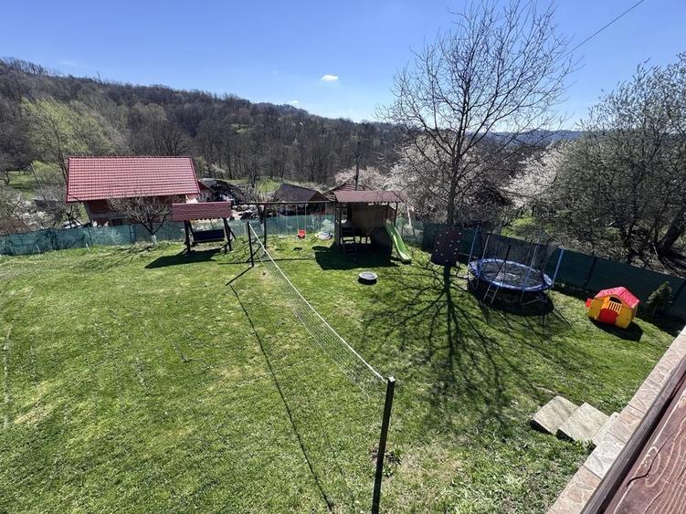 Casă cu 4 camere în Vernești