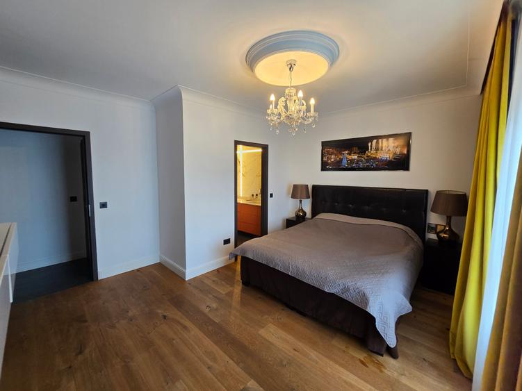 Apartament cu 4 camere decomandat în Barbu Văcărescu