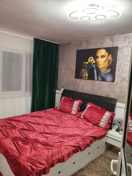Apartament cu 2 camere decomandat în Podul de Piatră