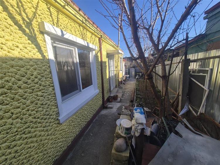 Casă individuală cu 2 camere cu Canalizare în Central