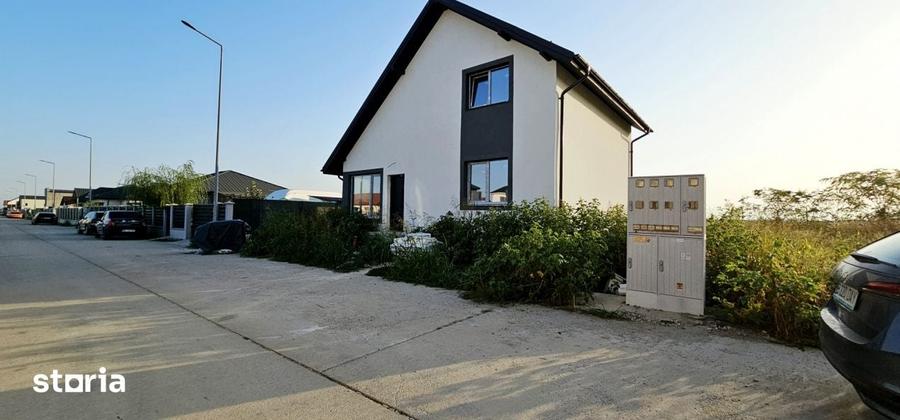 Casă cu 5 camere cu Teren 300 Mp în Vidra