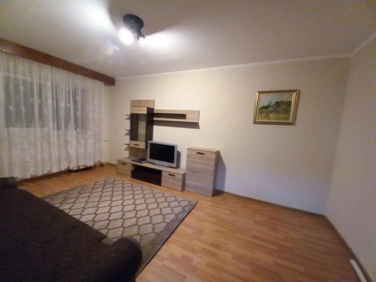 Apartament cu 3 camere decomandat, mobilat în P-ța Mihai Viteazu
