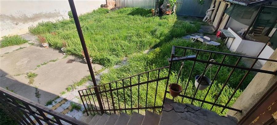 Casă individuală cu 4 camere cu Canalizare în Central