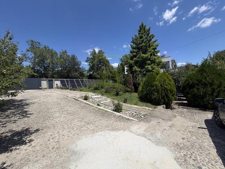 Casă individuală cu 8 camere cu Teren 1787 Mp în Mofleni