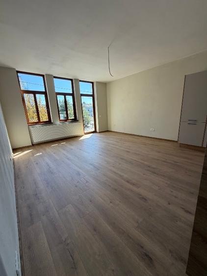 Apartament cu 3 camere decomandat, mobilat în Central