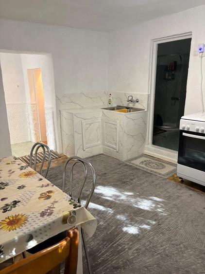 Casă cu 3 camere cu Teren 1800 Mp în Central