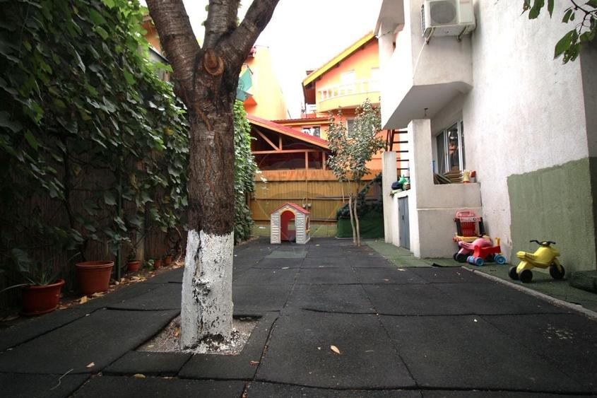Casă individuală cu 7 camere cu Teren 245 Mp în Drumul Taberei