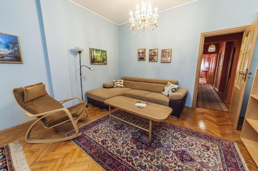 Apartament cu 4 camere decomandat, mobilat în Cișmigiu