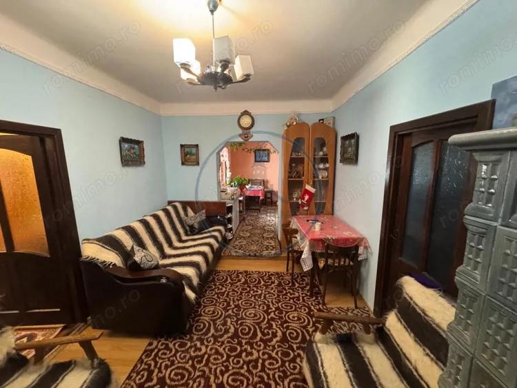 Casă cu 6 camere cu Teren 2000 Mp în Central
