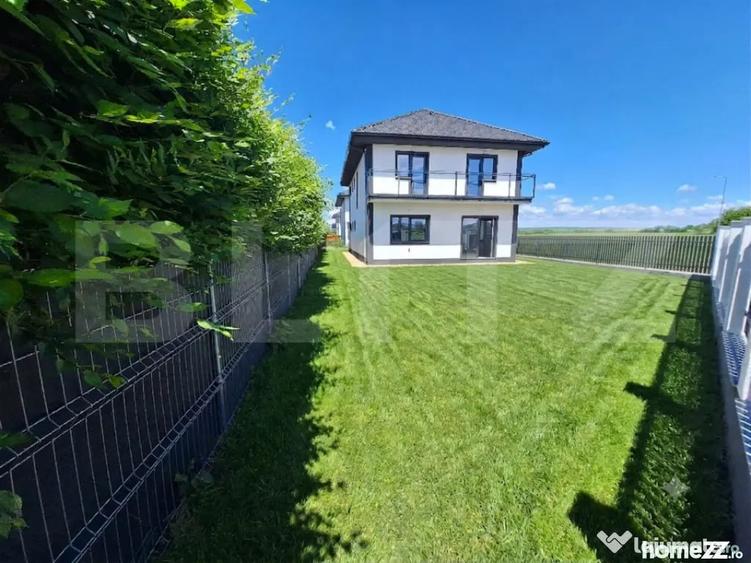 Casă cu 5 camere cu Teren 500 Mp în Jucu