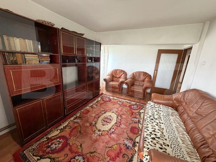 Apartament cu 3 camere, decomandat, 72 mp, zona Victoriei - 1