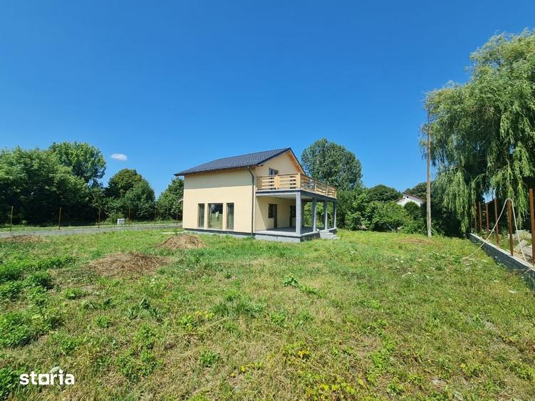 Casă cu 4 camere cu Teren 368 Mp în Stupini