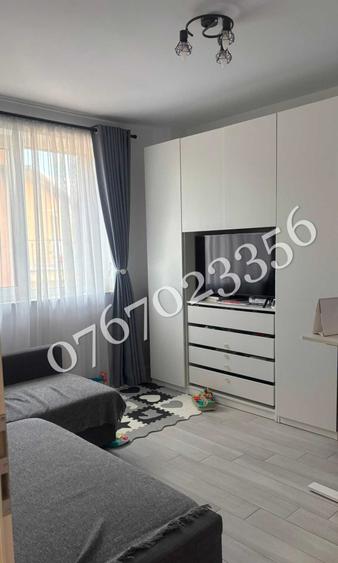 Apartament cu 3 camere decomandat în Chinteni