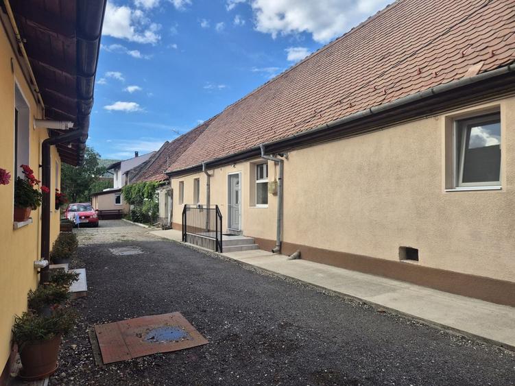 Casă individuală cu 3 camere cu Canalizare în Central