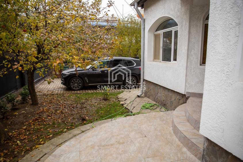 Casă individuală cu 8 camere cu Garaj în Băneasa