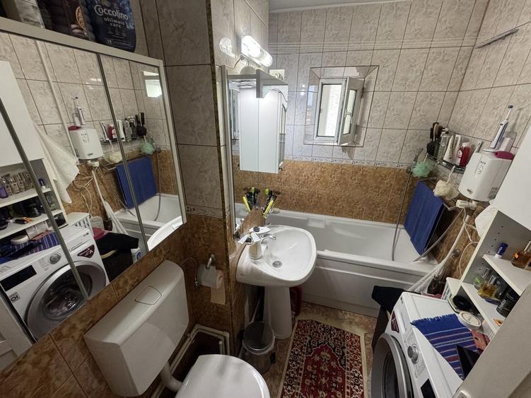 Apartament cu 2 camere decomandat, mobilat în