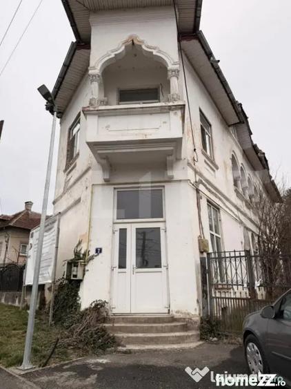Casă cu 9 camere cu Teren 439 Mp în Central