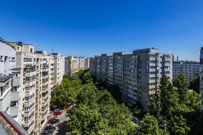 Apartament cu 3 camere decomandat în Dristor