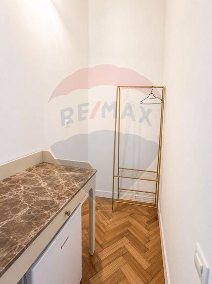 Apartament cu 4 camere decomandat în Central