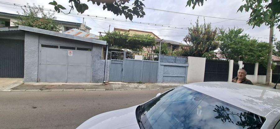 Casă cu 4 camere în 1 Decembrie