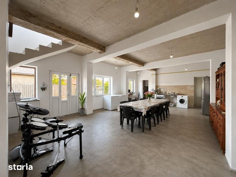 Casă cu 4 camere decomandat cu Teren 1453 Mp în Biharia