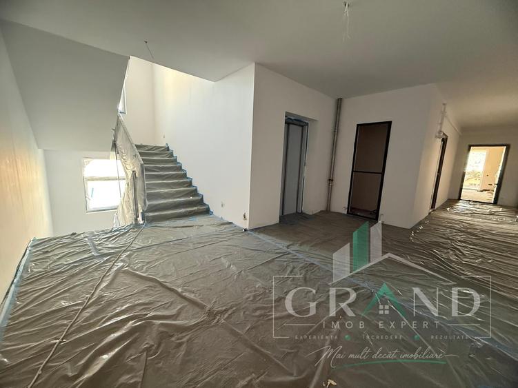 Apartament cu 3 camere semidecomandat în Florești