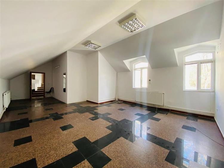 Birou, de 55 mp, în Central