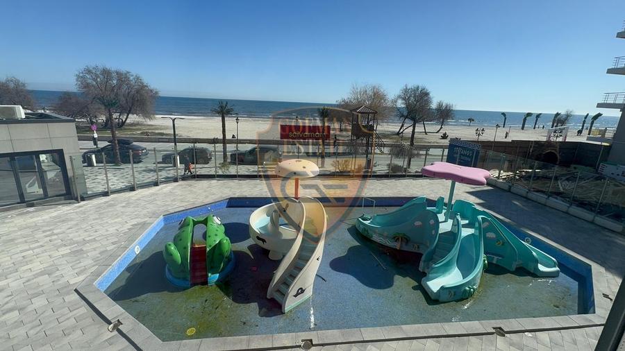 Apartament cu 3 camere semidecomandat, mobilat în Nord