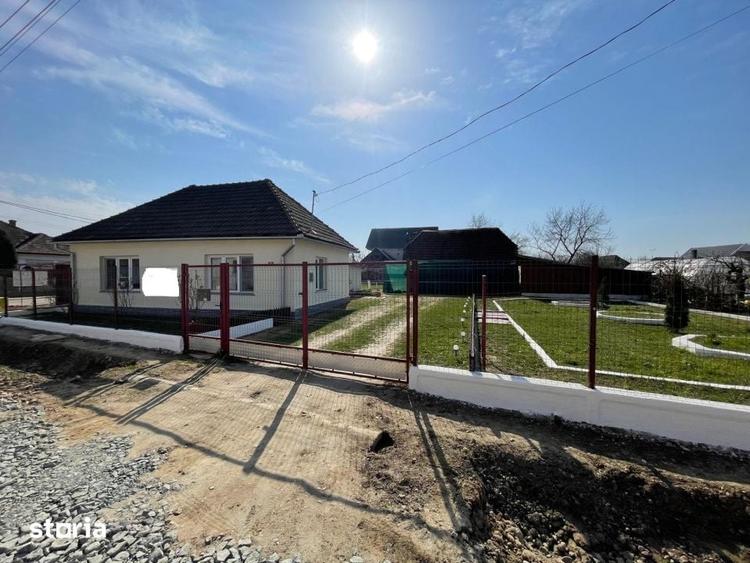Casă cu 2 camere cu Teren 1160 Mp în Central