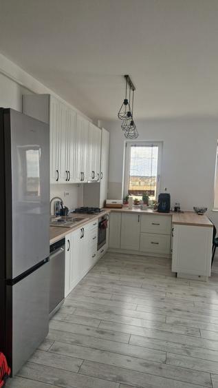 Apartament cu 2 camere semidecomandat în Dumbrăvița