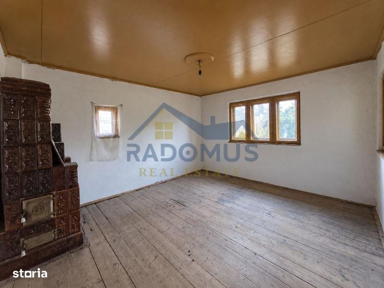 Casă cu 4 camere cu Teren 980 Mp în Poienarii Burchii