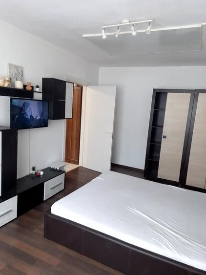 Garsonieră decomandată în Precista