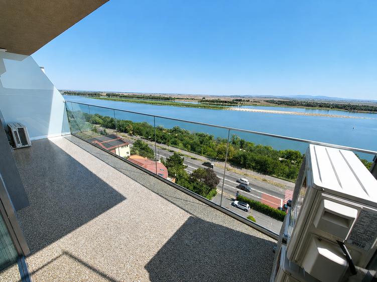 Apartament cu 3 camere decomandat în Faleză