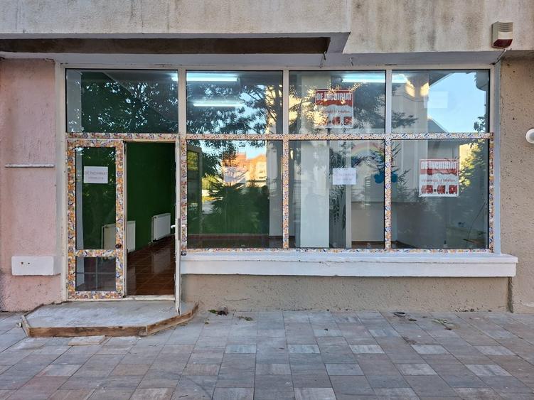 Spațiu comercial, de 60 mp, în Coman