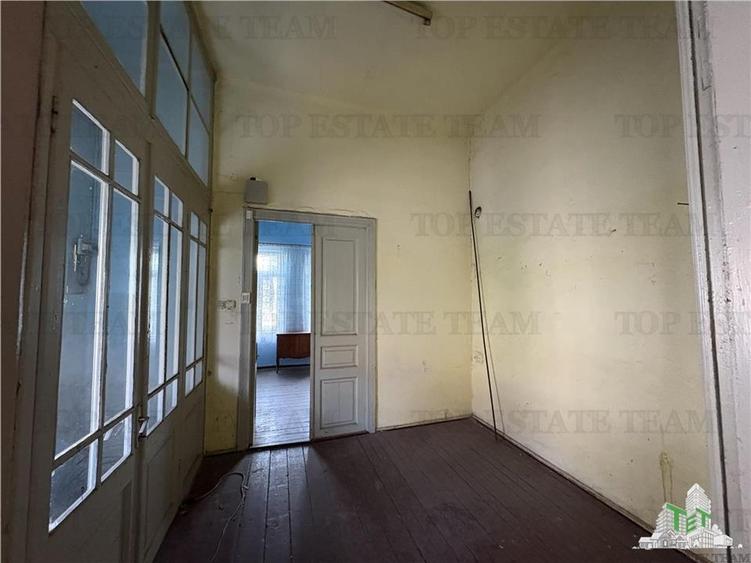 Casă individuală cu 6 camere cu Canalizare în ICIL