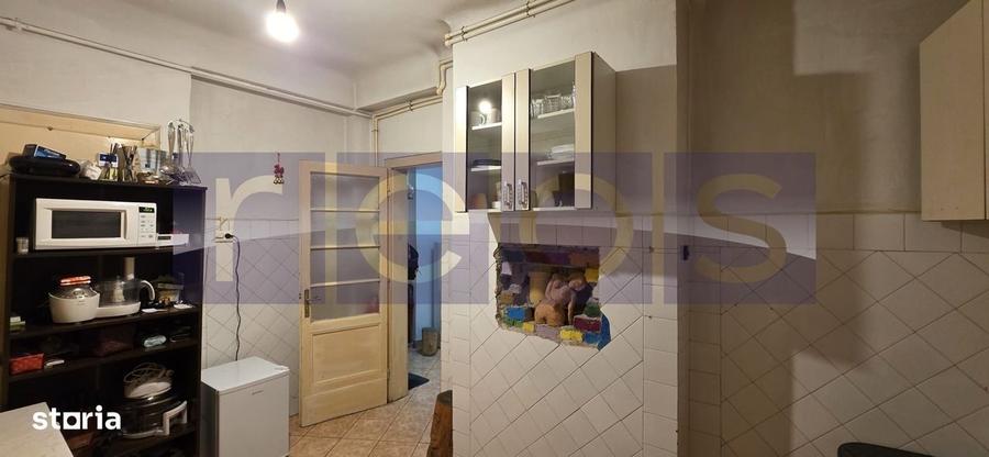 Apartament cu 3 camere semidecomandat în Universitate
