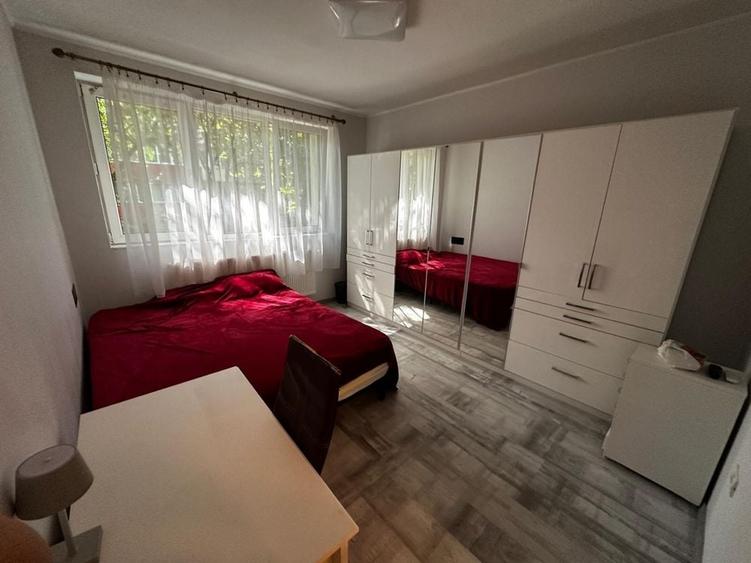 Apartament cu 3 camere decomandat în Pajura