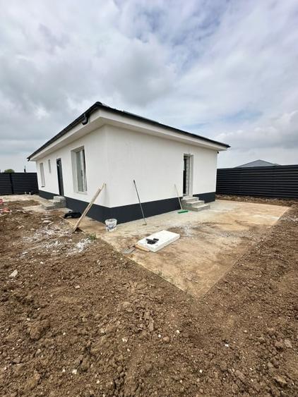 Casă individuală cu 3 camere cu Canalizare în Vârteju