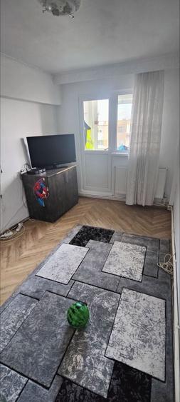 Apartament cu 2 camere decomandat în Exterior Vest