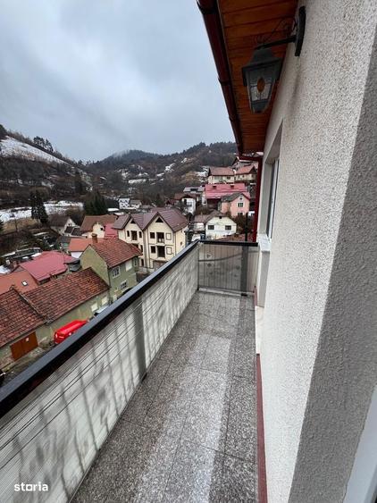Casă cu 3 camere cu Teren 30 Mp în Schei