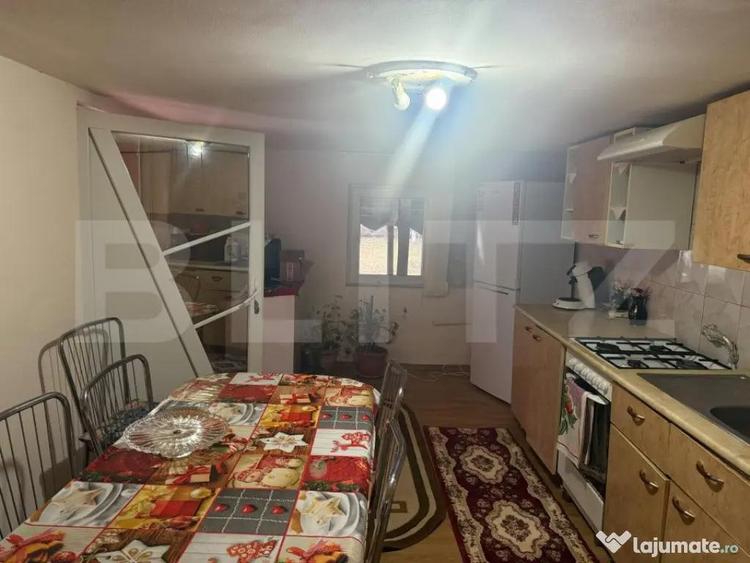 Casă cu 3 camere cu Teren 3800 Mp în Central
