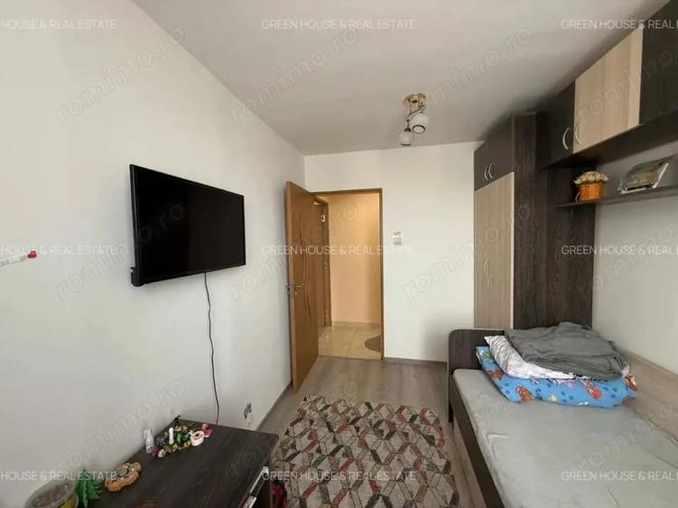 Apartament cu 3 camere semidecomandat în Central