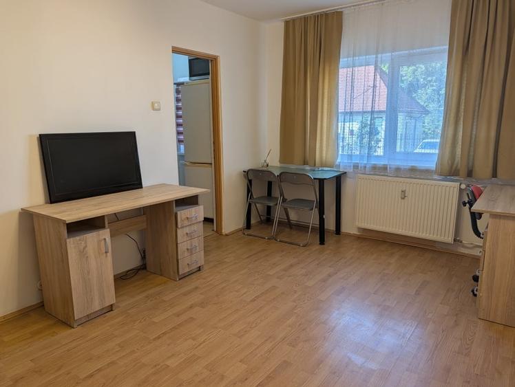Garsonieră semidecomandată, mobilată în Plopilor