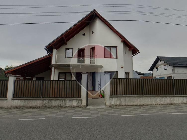 Casă individuală cu 4 camere cu Teren 622 Mp în Ieud