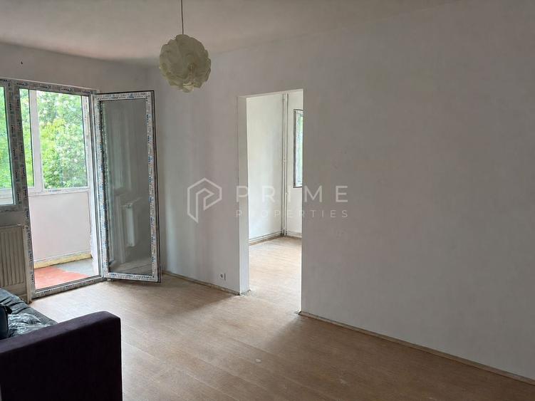 Apartament cu 3 camere semidecomandat în Dâmbu Pietros