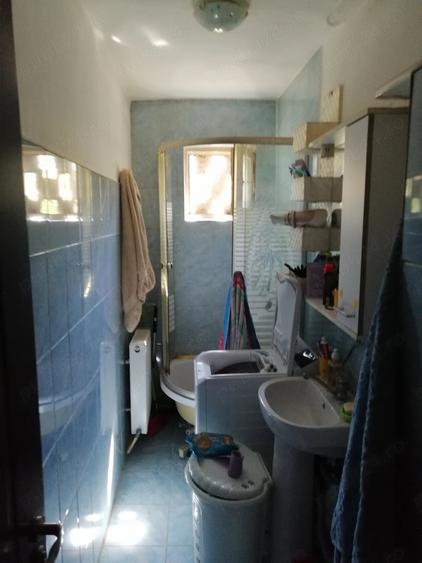 Apartament cu 3 camere semidecomandat în Moroasa 2